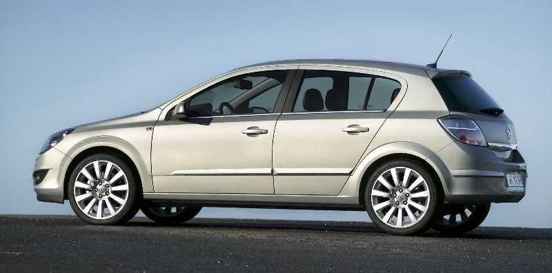 Opel Astra H блок предохранителей